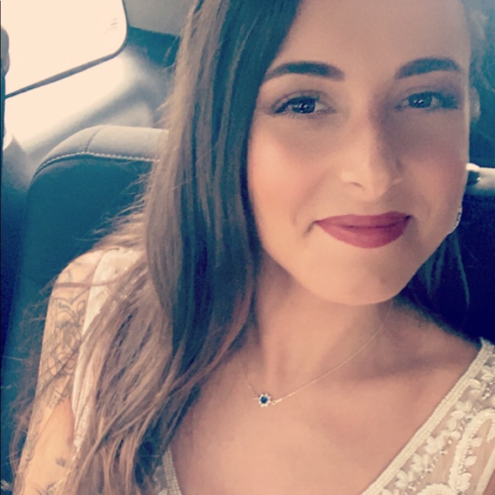 Meet your Posher, Cassandra